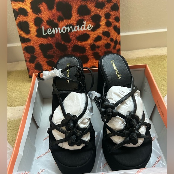 NWT Flower Details Black High Heel Platform Sandals - Picture 2 of 8